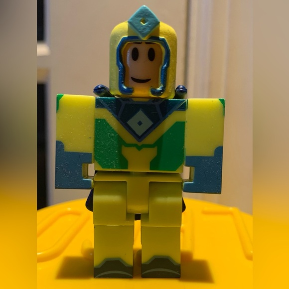 Roblox Heroes of Robloxia: Citrus Crusher Kinetic Figure - Picture 6 of 6